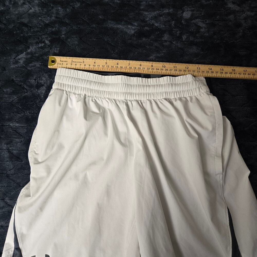 Under Armour Women’s Light Grey Athletic Shorts with Black Trim Sz M - Picture 3 of 5
